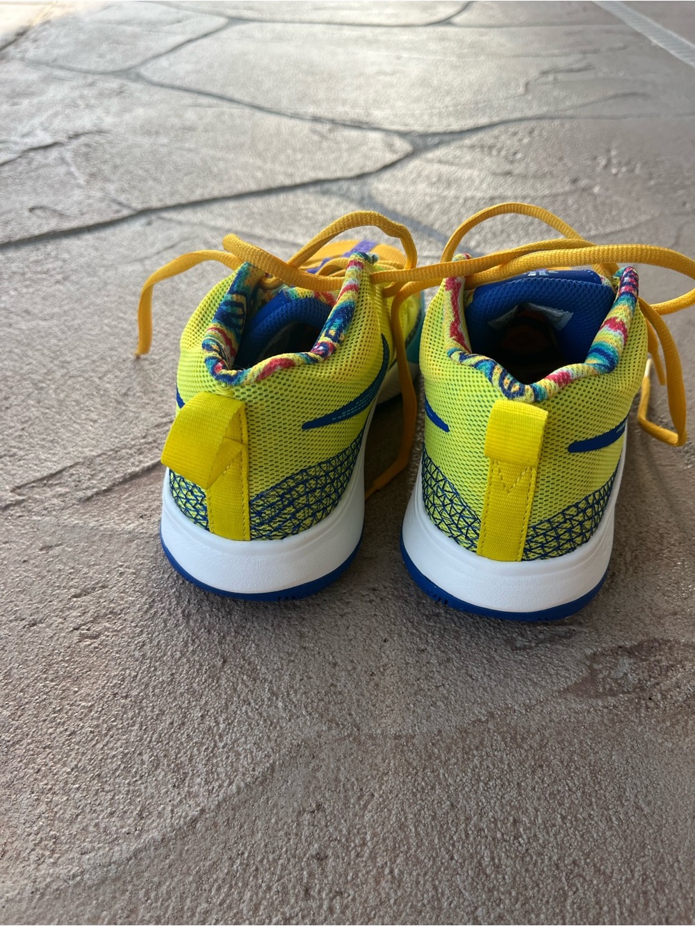 NEW Nike Kyrie Flytrap Kids Yellow & Blue Multicolor Basketball Sneakers - Picture 2 of 4